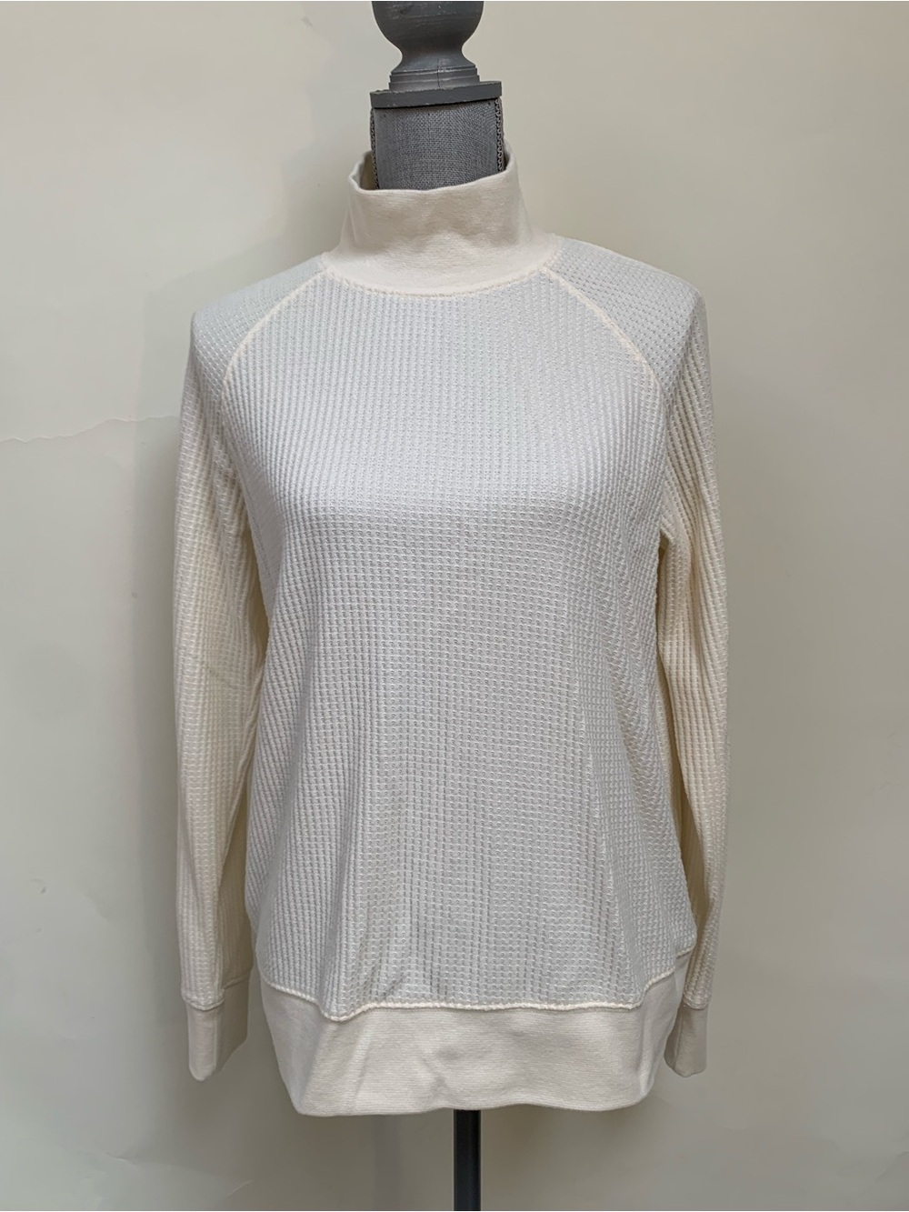 Lands’ End Women's Waffle Relaxed Long Sleeve Mock Neck Pullover M 10-12 Cream